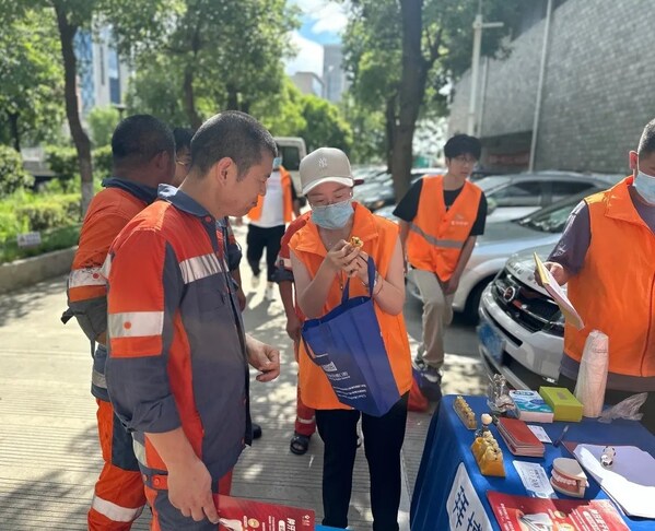 泰康拜博口腔共助清涼一夏----致敬高溫下的城市美容師