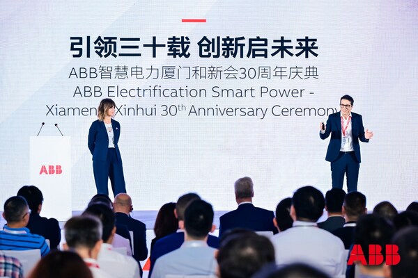 ABB電氣智慧電力全球總裁馬思、全球斷路器業(yè)務(wù)負(fù)責(zé)人Lara Cortinovis進(jìn)行主題演講